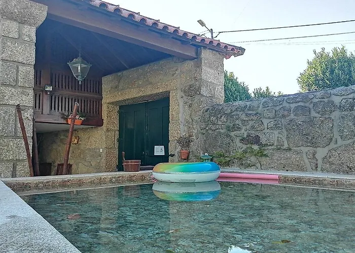 Дом отдыха Casa Rustica Com Piscina Privada - Perto Do Porto Landim